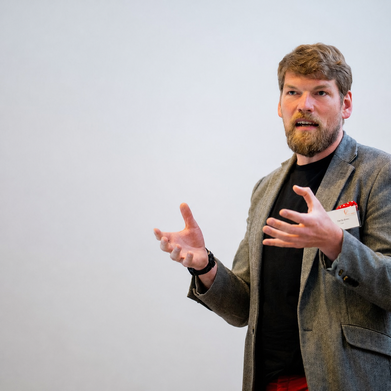 Moritz Brake speaking at an event